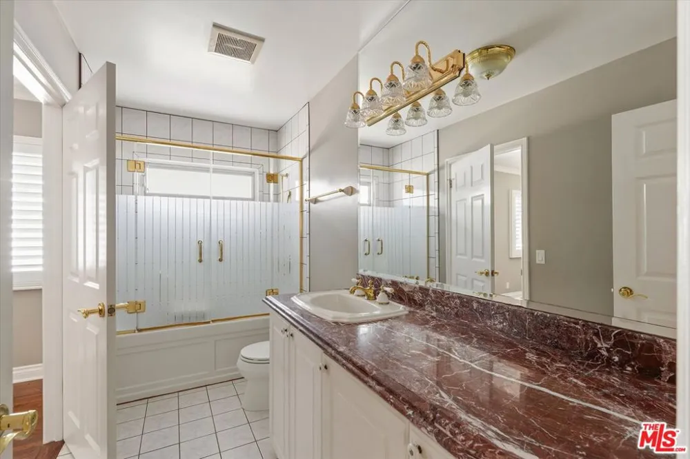 6222 Flores Avenue Los Angeles, CA 90056