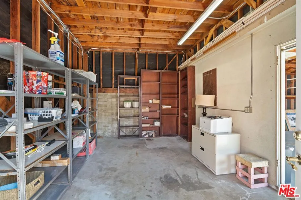 6222 Flores Avenue Los Angeles, CA 90056