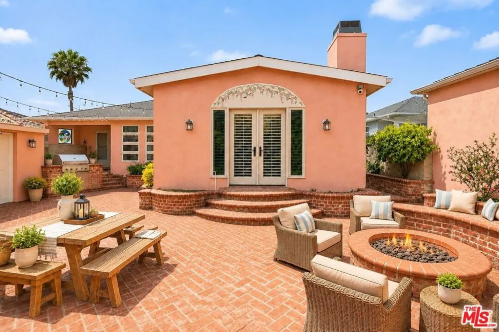 6222 Flores Avenue Los Angeles, CA 90056