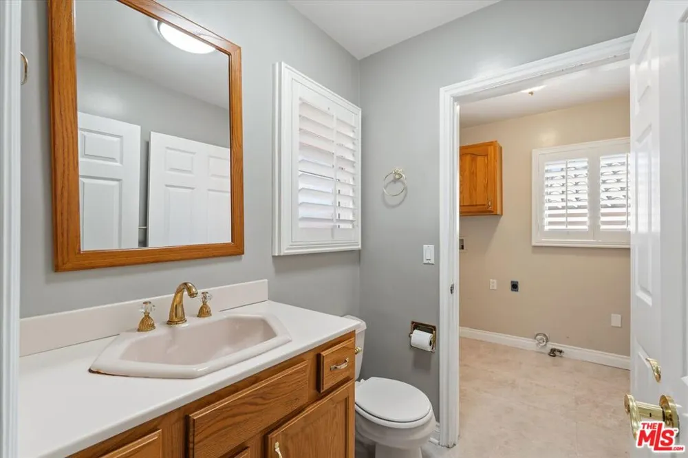 6222 Flores Avenue Los Angeles, CA 90056