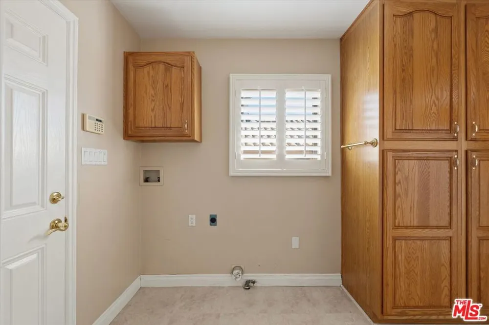 6222 Flores Avenue Los Angeles, CA 90056