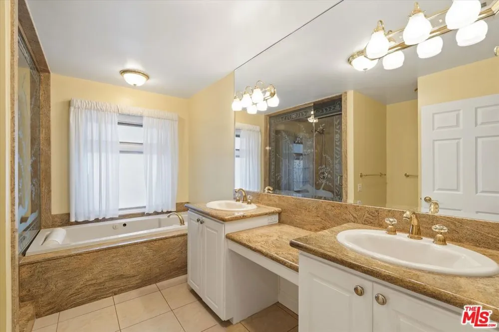 6222 Flores Avenue Los Angeles, CA 90056