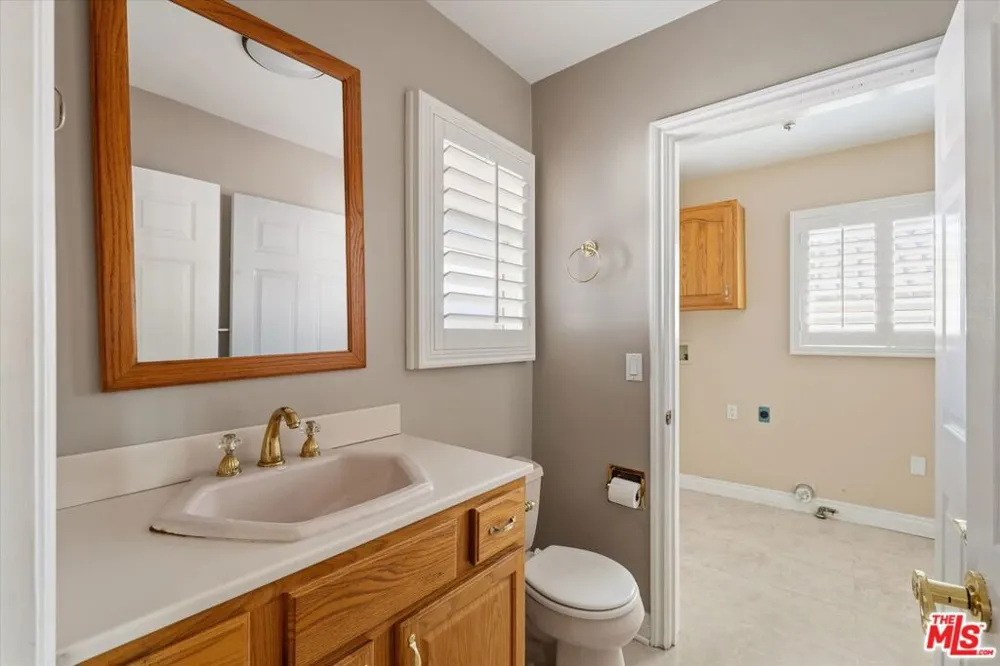 6222 Flores Avenue Los Angeles, CA 90056