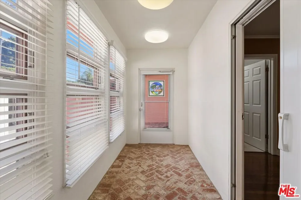 6222 Flores Avenue Los Angeles, CA 90056