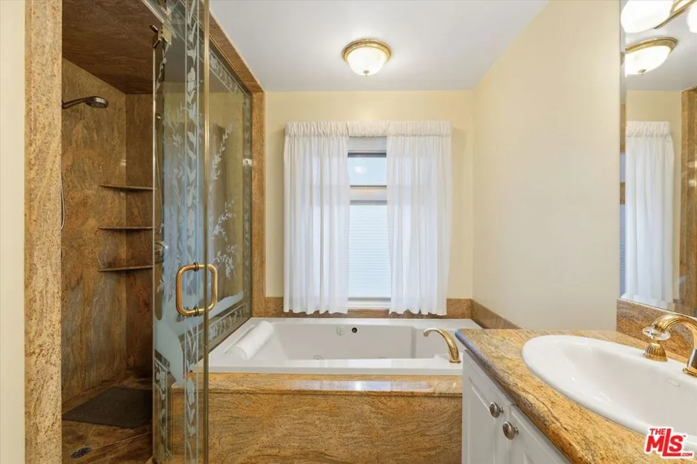 6222 Flores Avenue Los Angeles, CA 90056