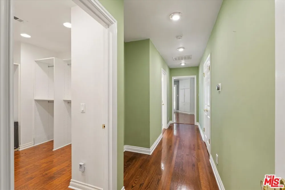 6222 Flores Avenue Los Angeles, CA 90056