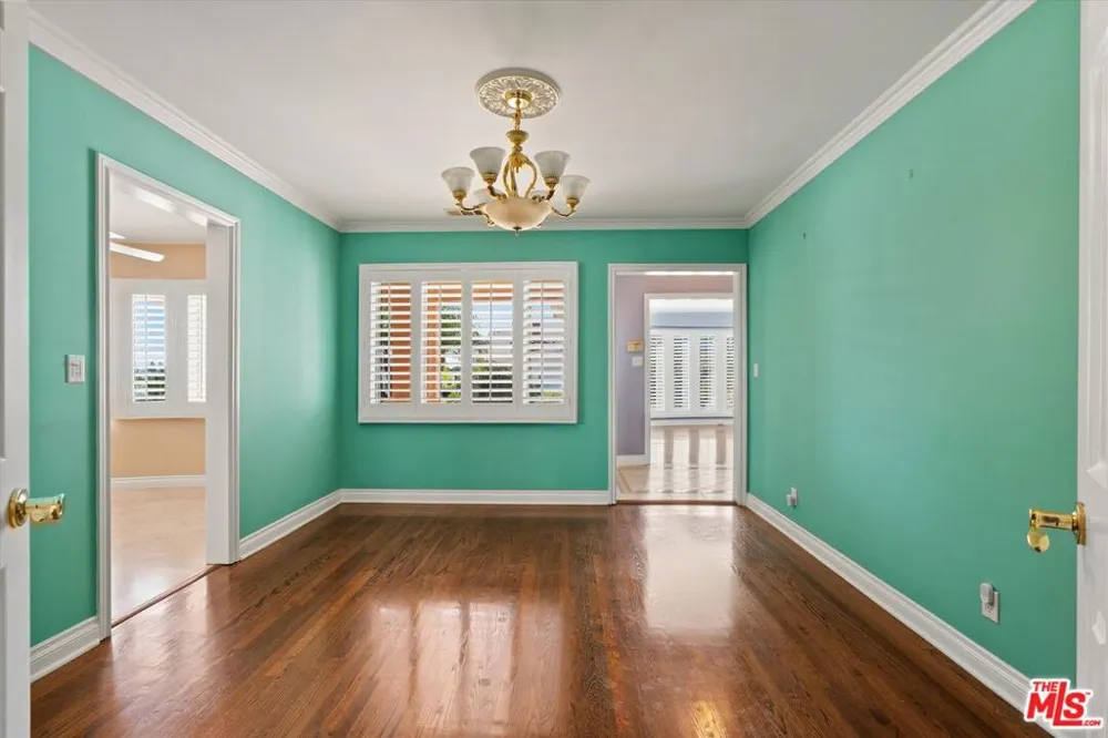 6222 Flores Avenue Los Angeles, CA 90056