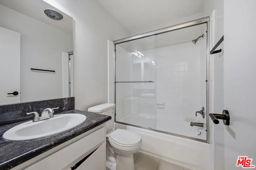 1352 S Carmelina Avenue #212 Los Angeles, CA 90025