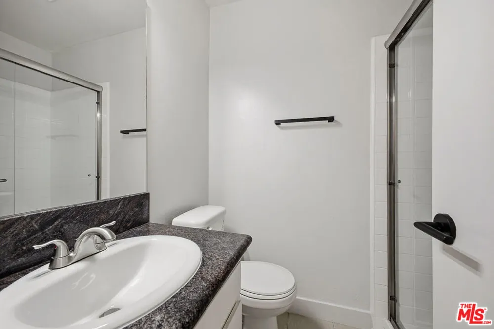 1352 S Carmelina Avenue #212 Los Angeles, CA 90025