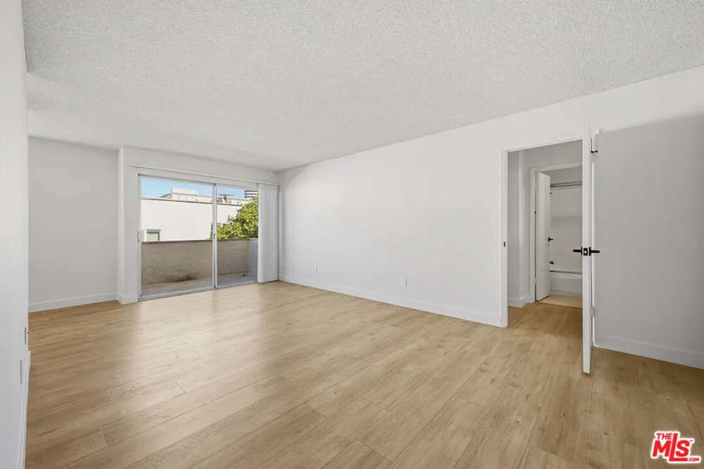 1352 S Carmelina Avenue #212 Los Angeles, CA 90025