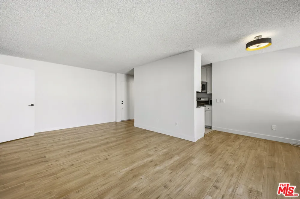 1352 S Carmelina Avenue #212 Los Angeles, CA 90025