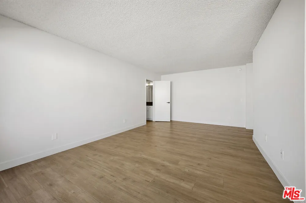 1352 S Carmelina Avenue #212 Los Angeles, CA 90025