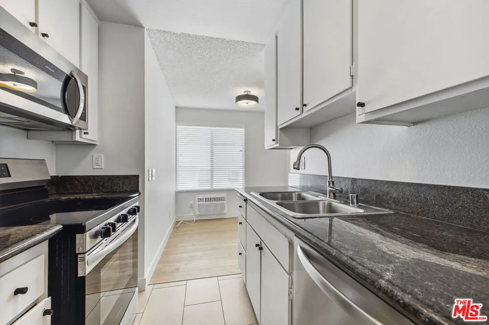 1352 S Carmelina Avenue #212 Los Angeles, CA 90025