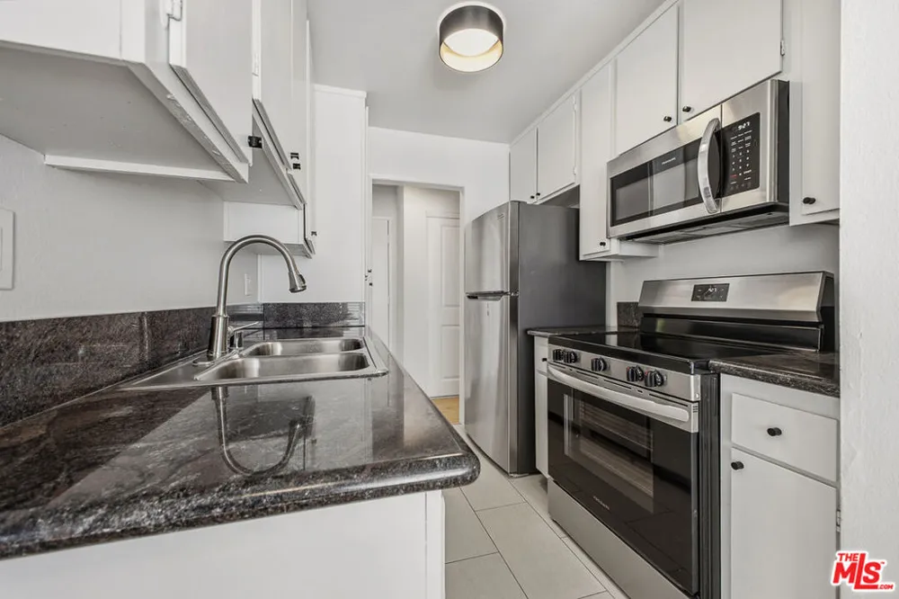1352 S Carmelina Avenue #212 Los Angeles, CA 90025
