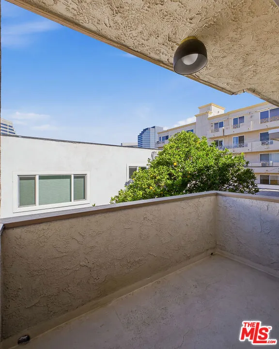 1352 S Carmelina Avenue #212 Los Angeles, CA 90025