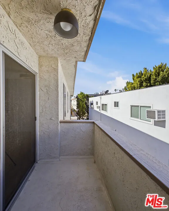 1352 S Carmelina Avenue #212 Los Angeles, CA 90025