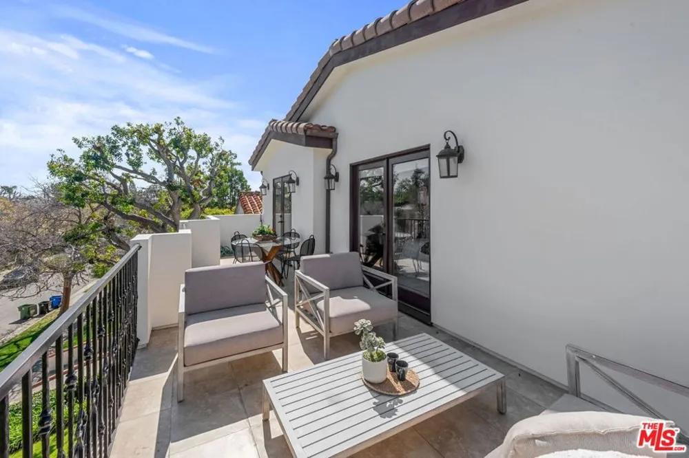 1945 Fairburn Avenue Los Angeles, CA 90025