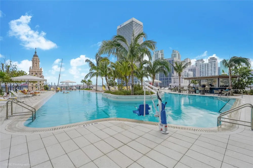159 NE 6th St #3303 Miami, FL 33132