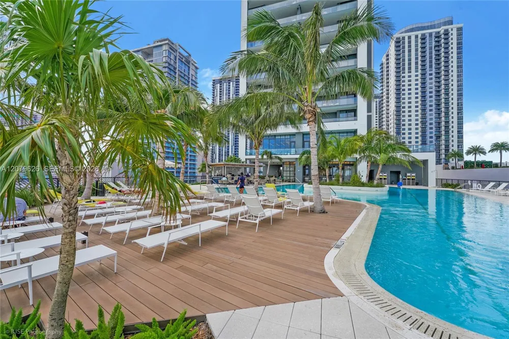 159 NE 6th St #3303 Miami, FL 33132