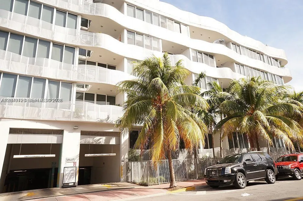 435 21st St #215 Miami Beach, FL 33139