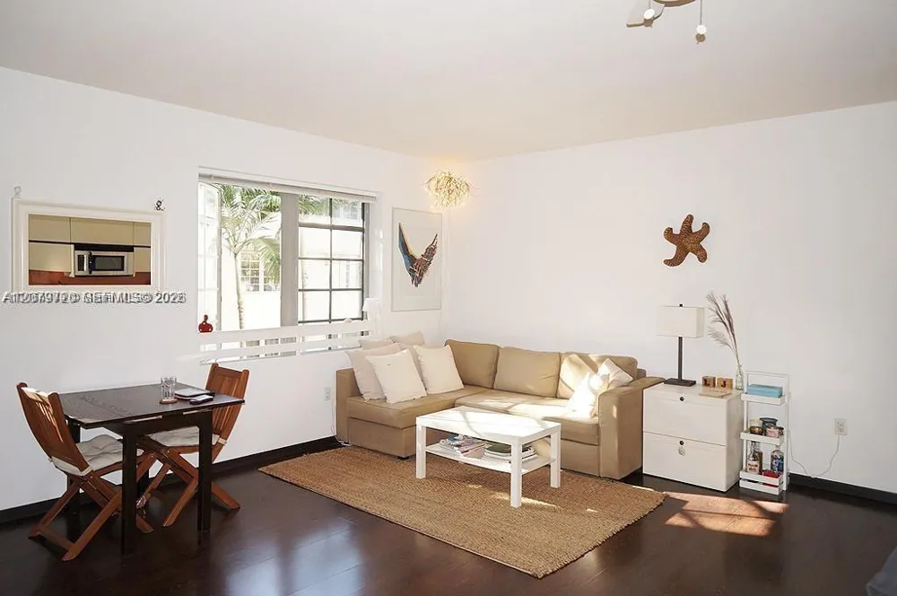 435 21st St #215 Miami Beach, FL 33139