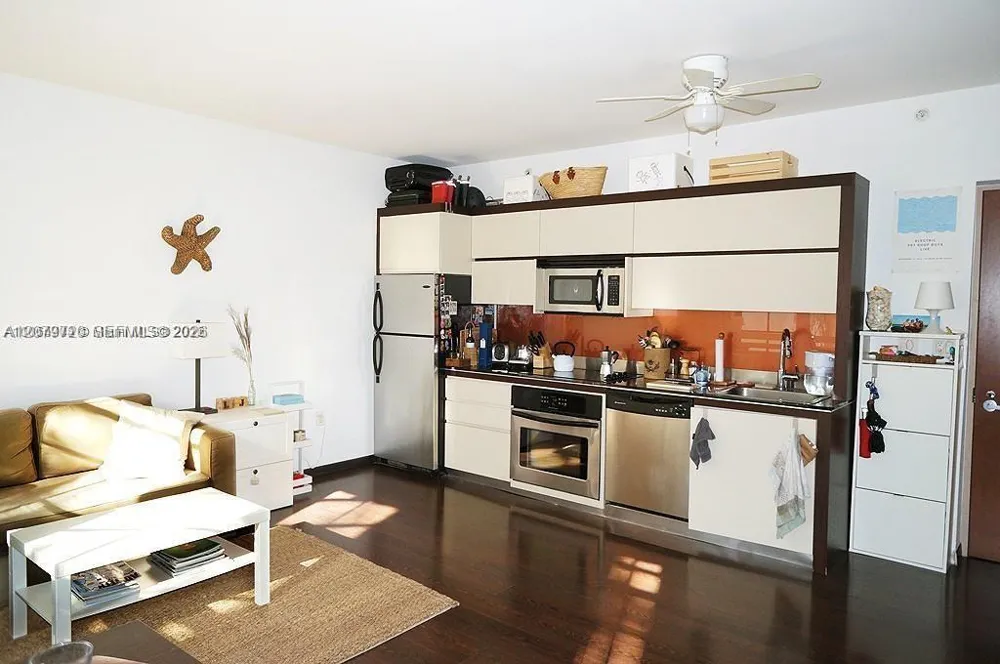 435 21st St #215 Miami Beach, FL 33139
