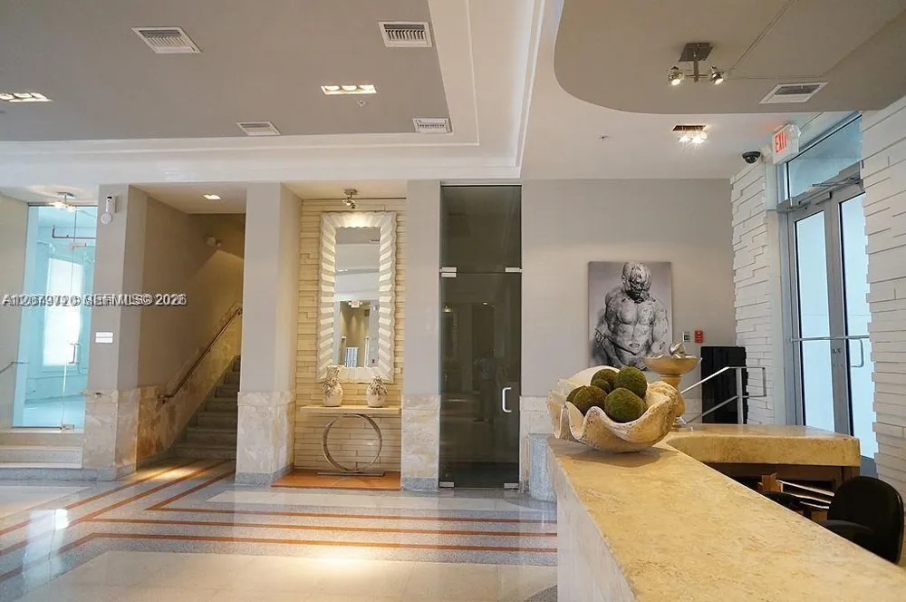 435 21st St #215 Miami Beach, FL 33139