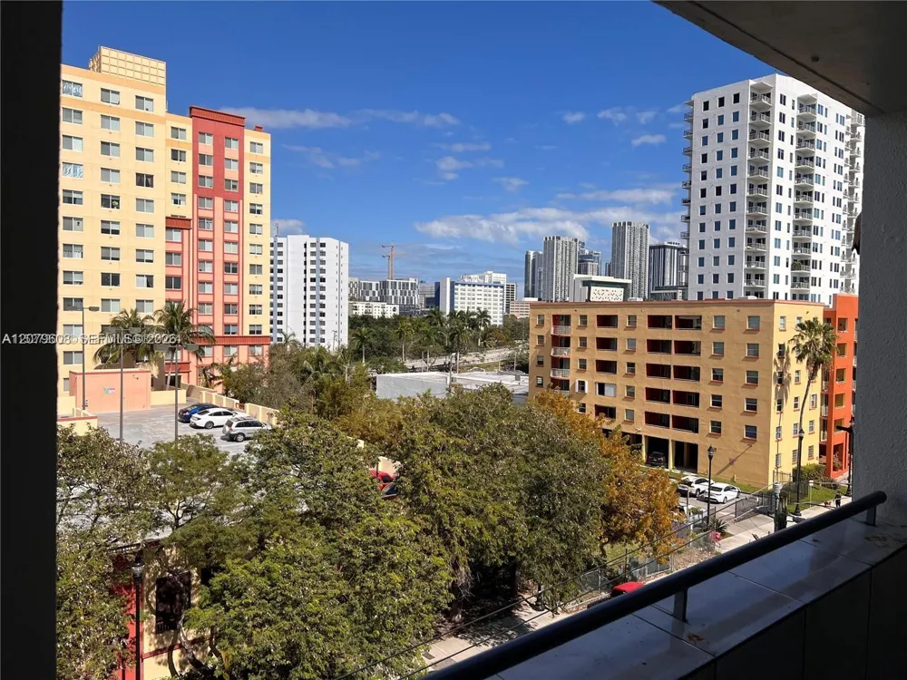 546 SW 1st St #611 Miami, FL 33130
