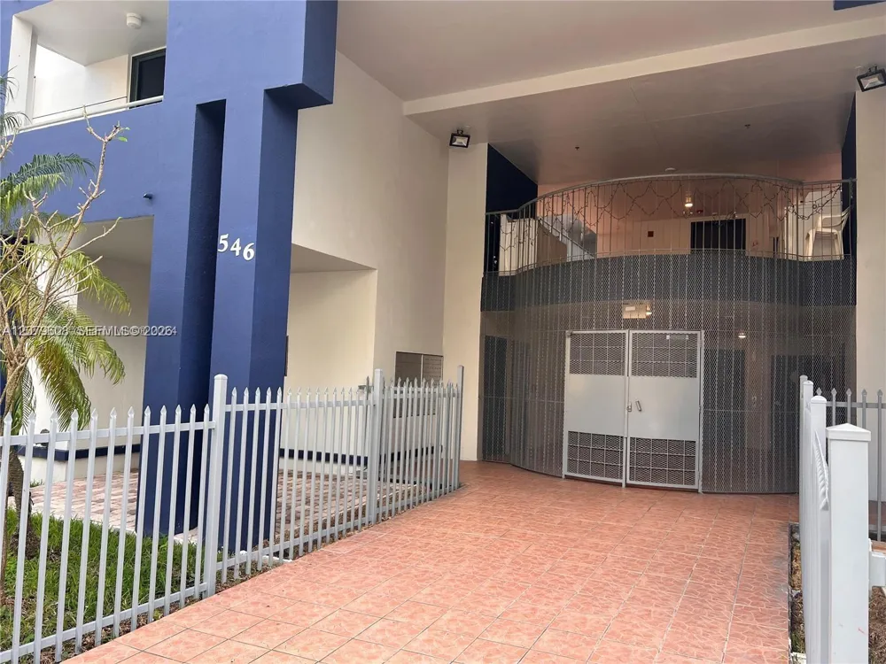 546 SW 1st St #611 Miami, FL 33130