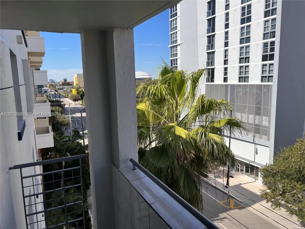 546 SW 1st St #611 Miami, FL 33130