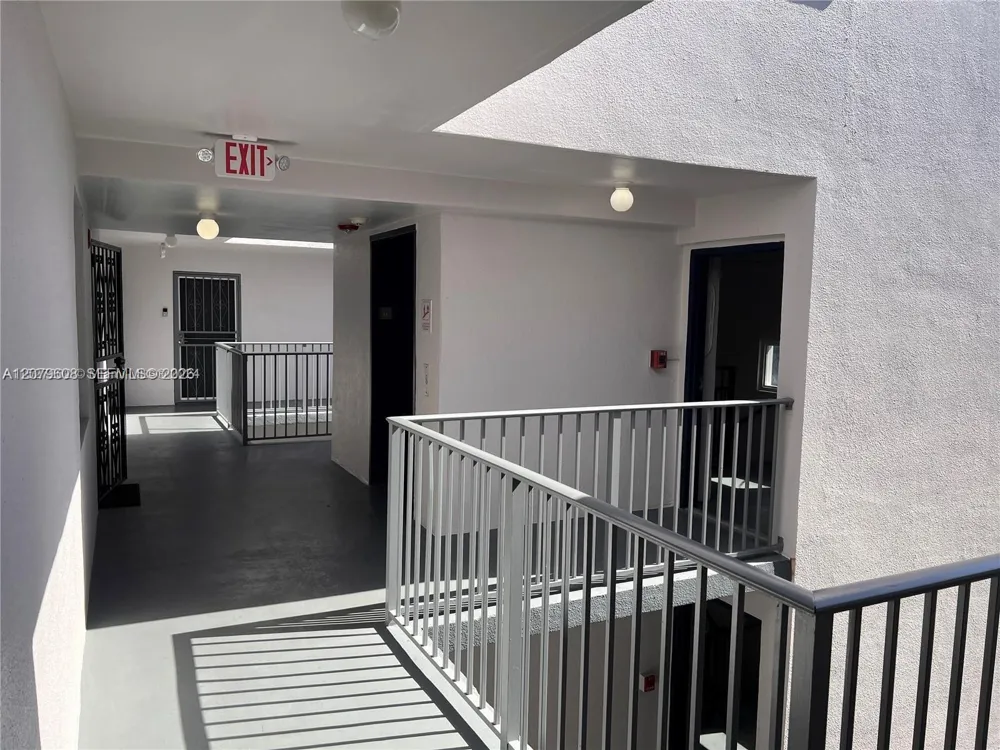 546 SW 1st St #611 Miami, FL 33130