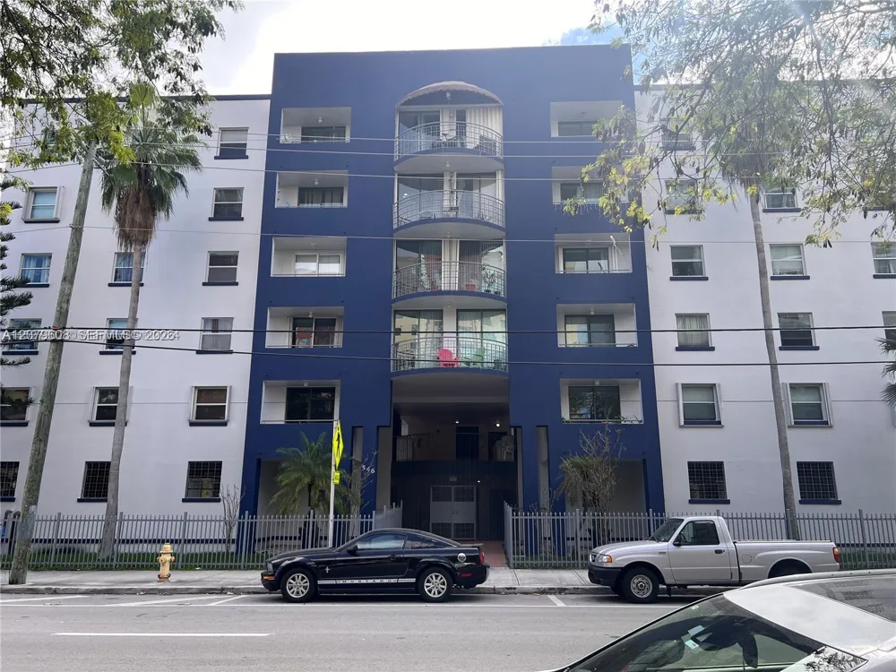 546 SW 1st St #611 Miami, FL 33130