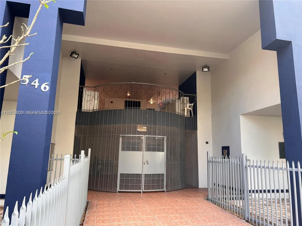 546 SW 1st St #611 Miami, FL 33130