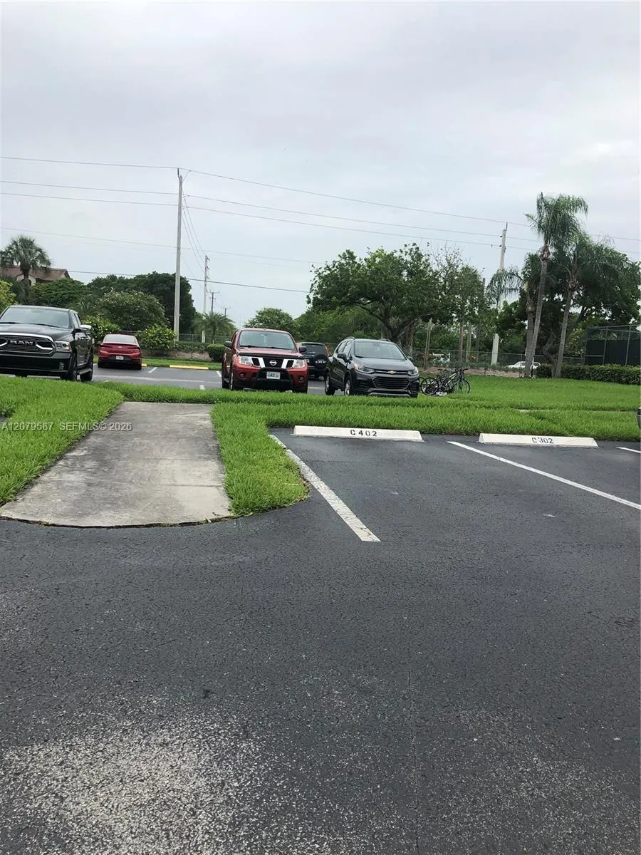 301 SW 135th Ave #402C Pembroke Pines, FL 33027