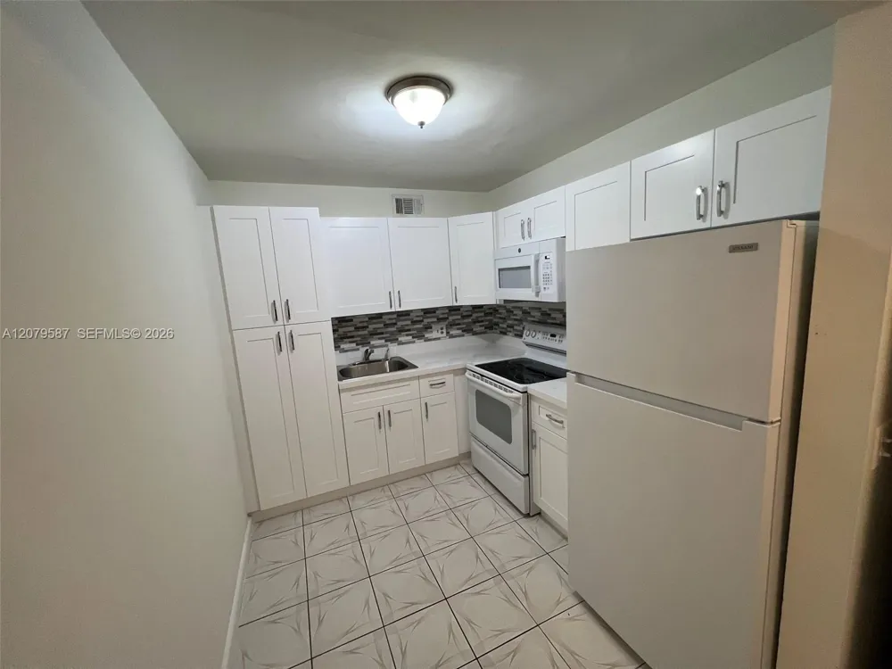 301 SW 135th Ave #402C Pembroke Pines, FL 33027