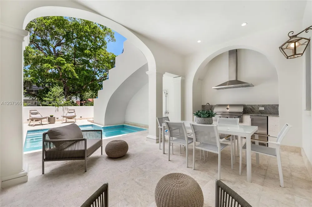 550 Malaga Ave #Villa 1 Coral Gables, FL 33134