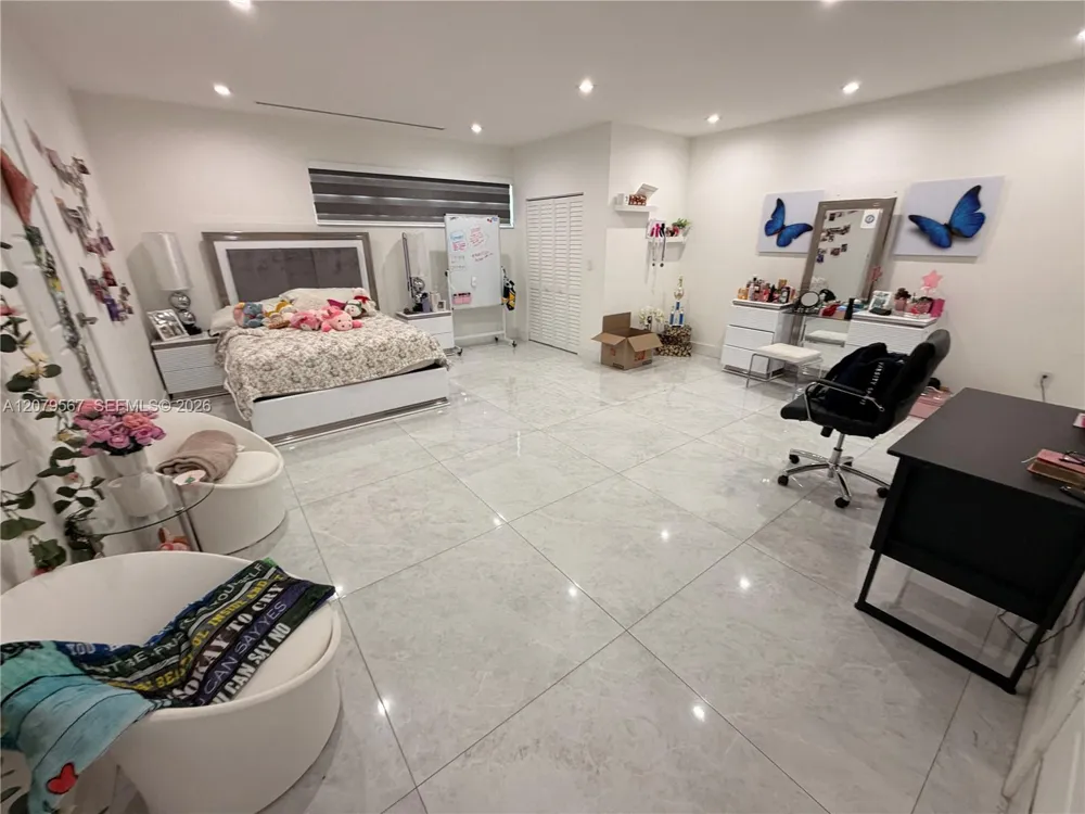13200 SW 25th St Miami, FL 33175