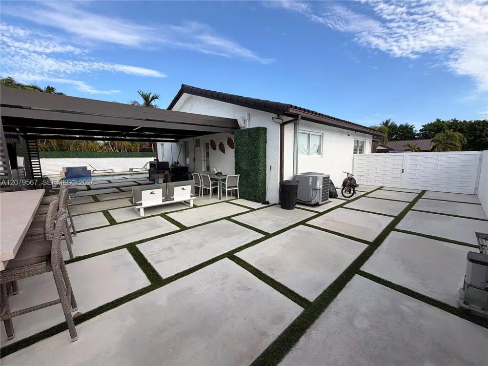 13200 SW 25th St Miami, FL 33175