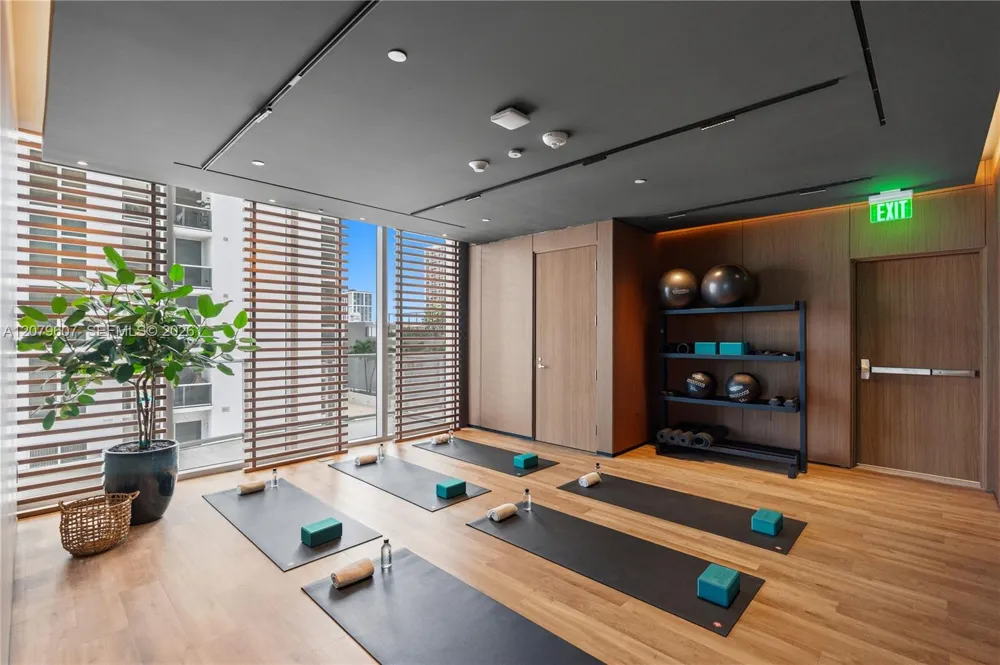 1400 Biscayne Blvd #804 Miami, FL 33132