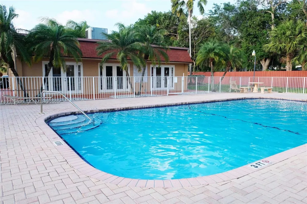 9962 SW 88th St #722-7 Miami, FL 33176