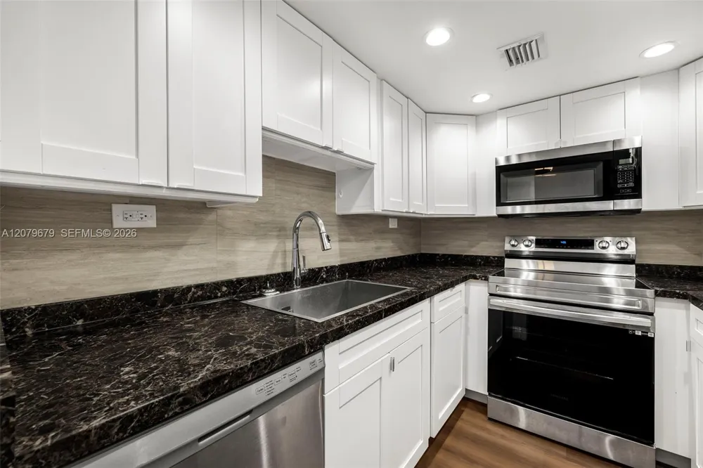 1200 West Ave #317 Miami Beach, FL 33139