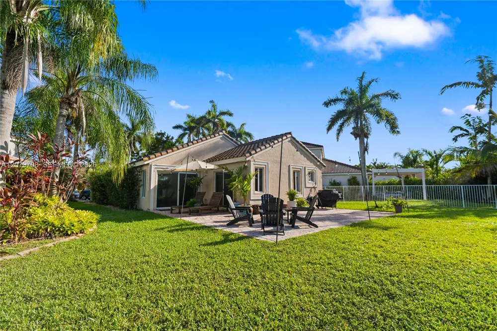 1416 Canary Island Dr Weston, FL 33327