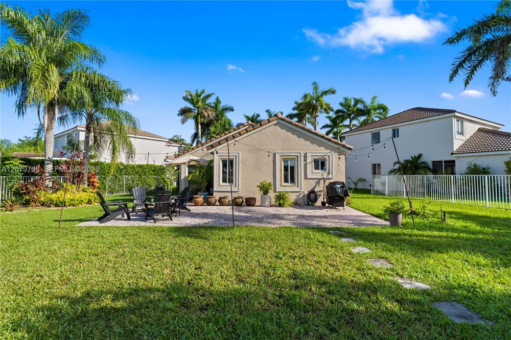 1416 Canary Island Dr Weston, FL 33327