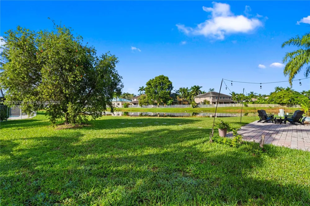 1416 Canary Island Dr Weston, FL 33327