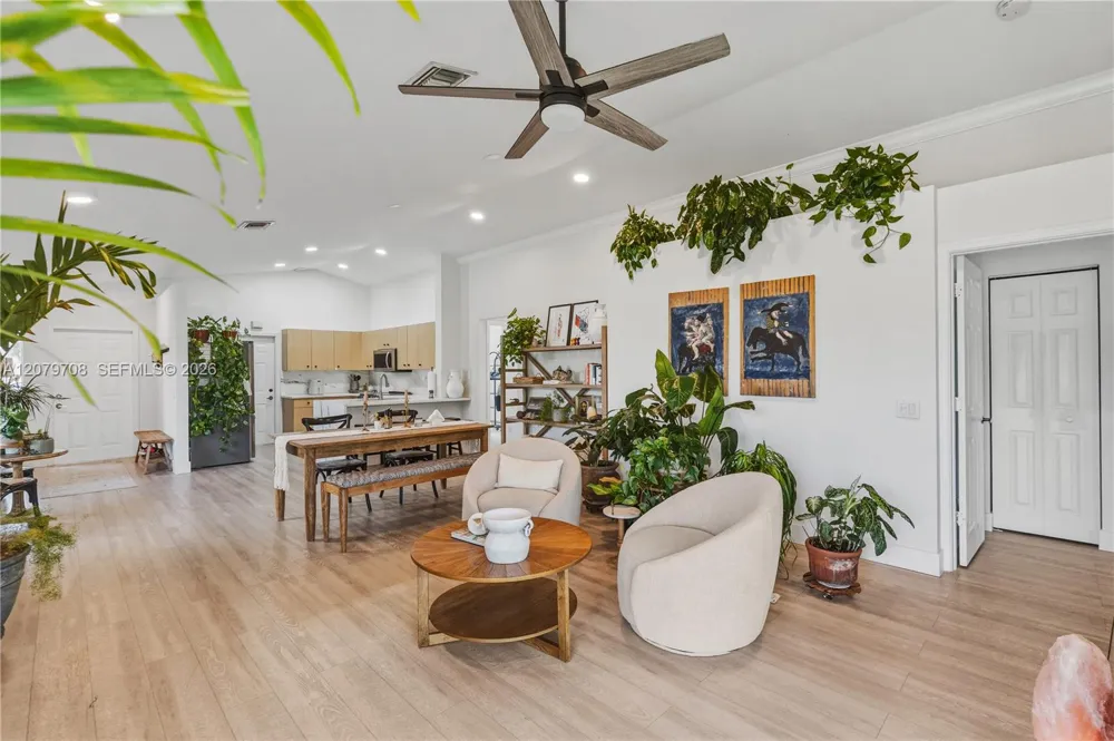 1416 Canary Island Dr Weston, FL 33327
