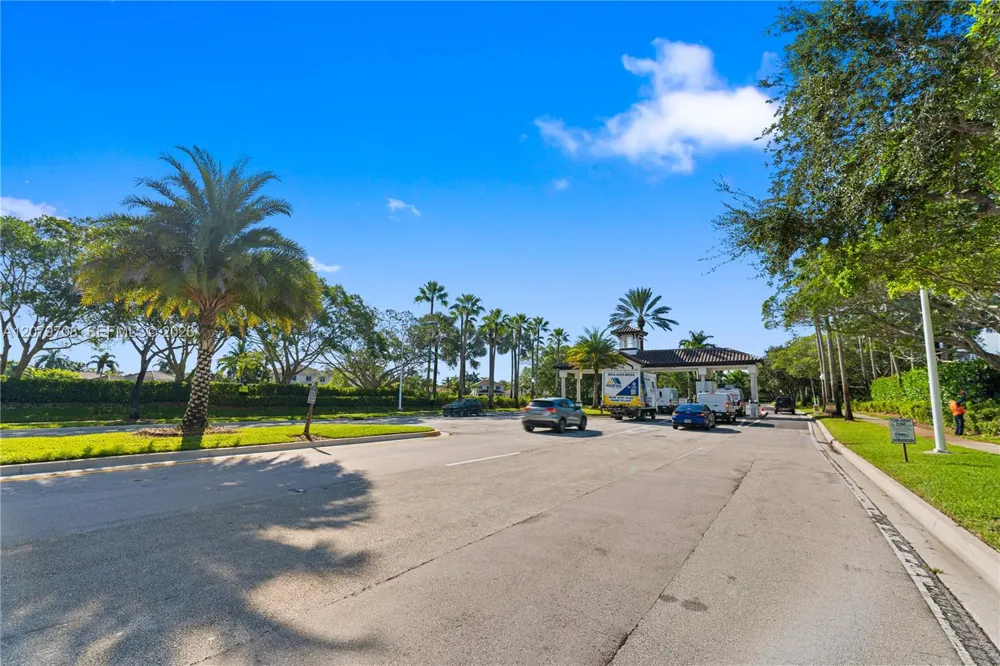 1416 Canary Island Dr Weston, FL 33327