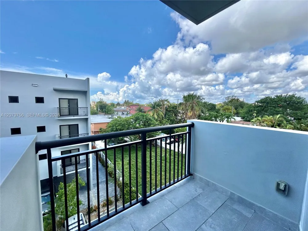 836 SW 2nd St #401 Miami, FL 33130