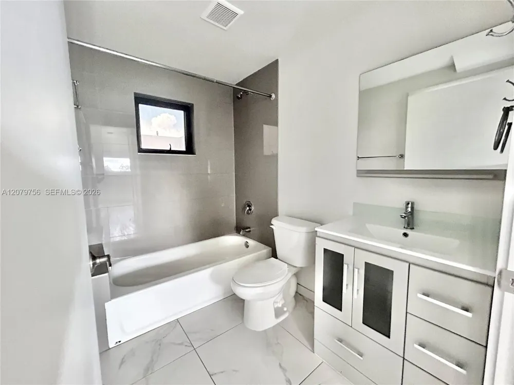 836 SW 2nd St #401 Miami, FL 33130