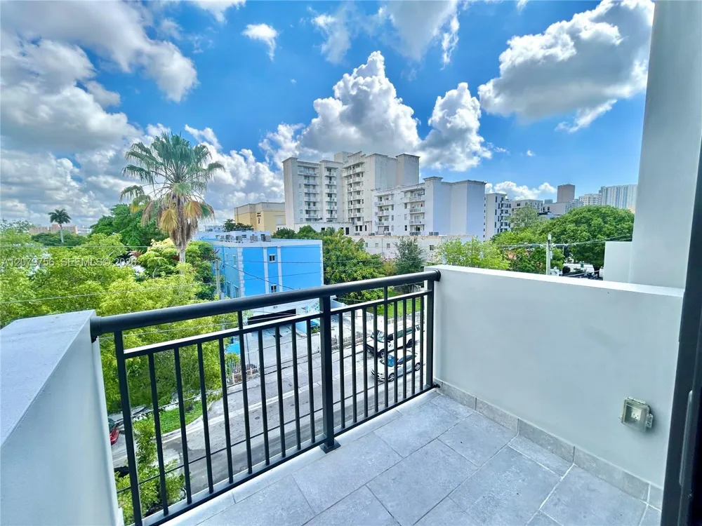 836 SW 2nd St #401 Miami, FL 33130