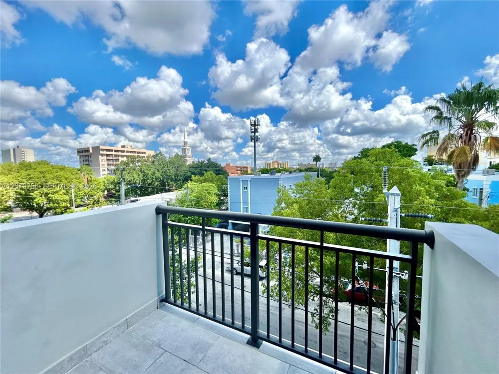836 SW 2nd St #401 Miami, FL 33130